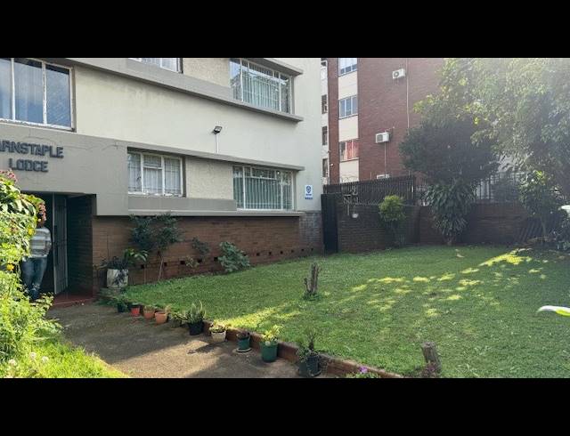 1 BEDROOM APARTMENT TO LET IN ESSENWOOD